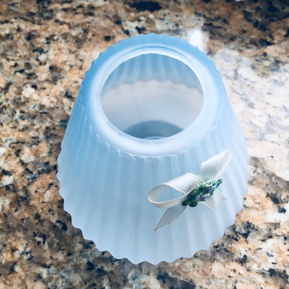 Vtg Yankee Candle tea light ribbed frosted blue glass shade - Picture 3 of 7